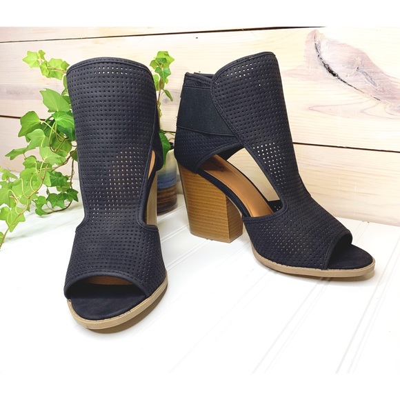 🆕 Black Open Toe Bootie - Picture 7 of 7